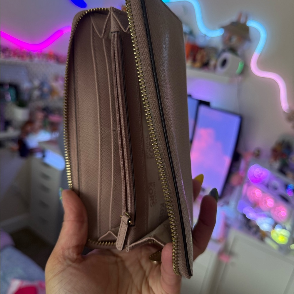 Sold - Picture 4 of 10